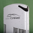 Purificatore d'aria Ionic-CARE in ambienti chiusi, colore bianco perlato decorato con cristalli, in ambienti chiusi con sfondo verde