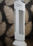 Purificatore d'aria Ionic-CARE in ambienti chiusi s tapetou s dekorem peříček, colore bianco perlato